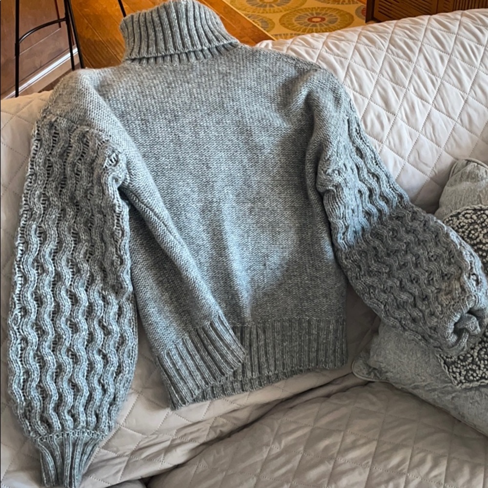 Beautiful gray sweater- turtleneck